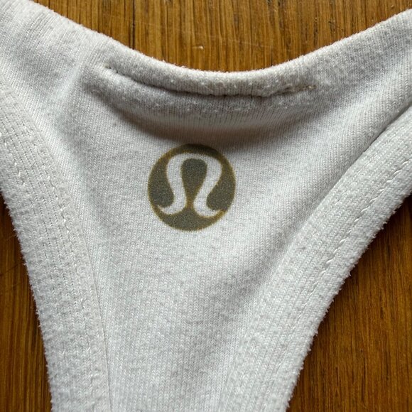 Lululemon Size 2 White Practice Freely Activewear Tank Top with Built-In Bra - Picture 5 of 12